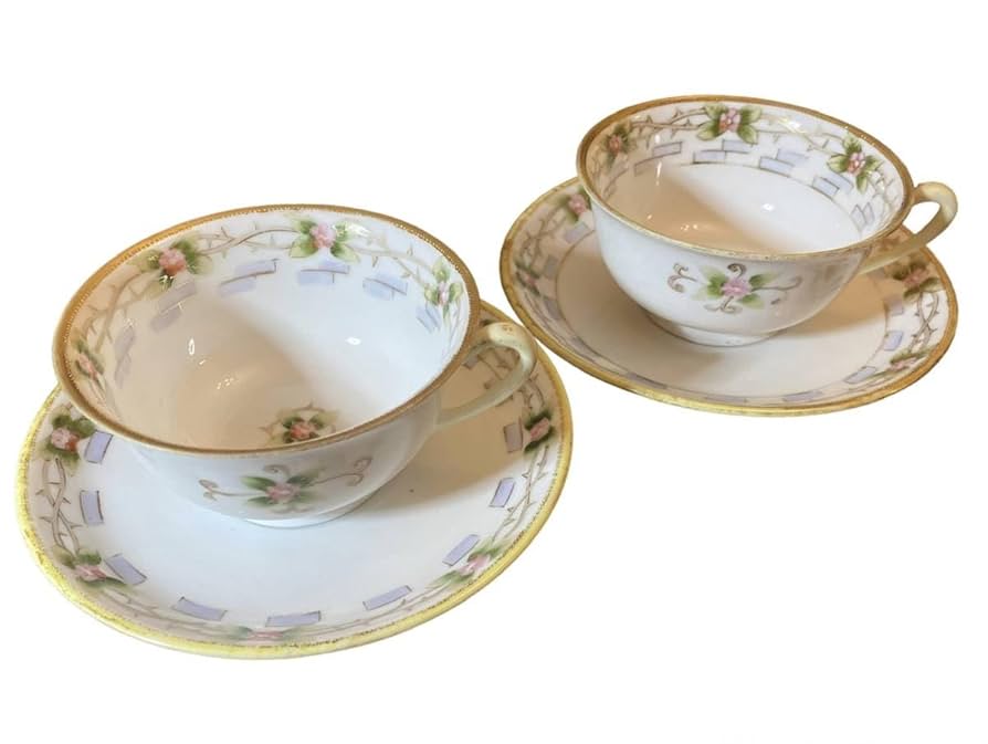 オールドノリタケ　花柄金縁カップ・ソーサー ノリタケ オールドノリタケ 金盛り花束絵 八角カップ＆ソーサー